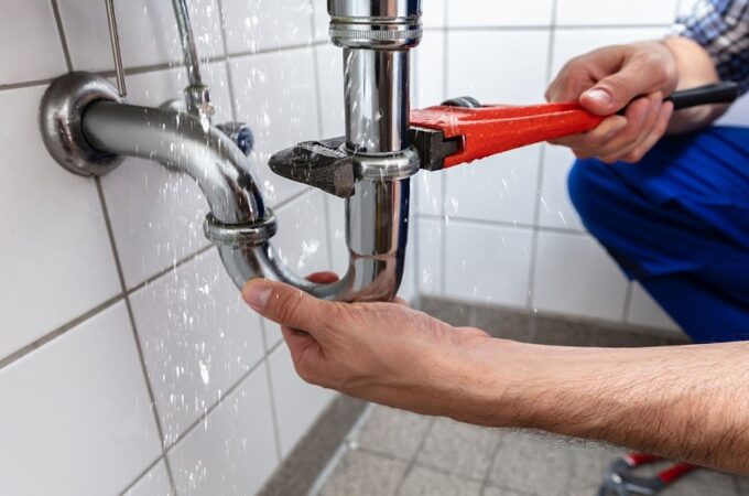 How To Hire A Reliable Emergency Plumber