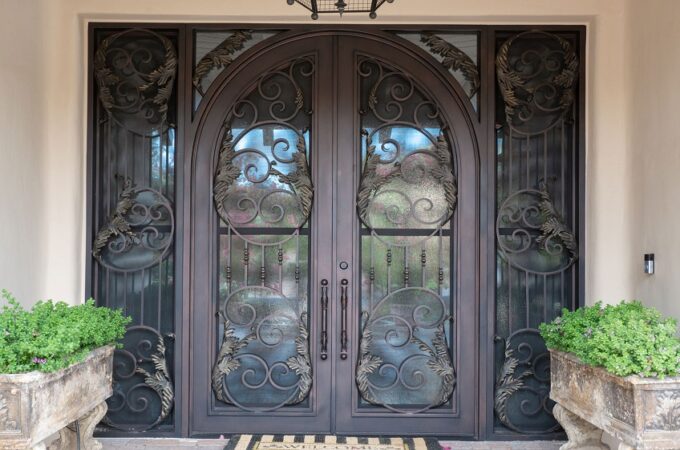How to Choose the Perfect Iron Door for Your Los Angeles Home